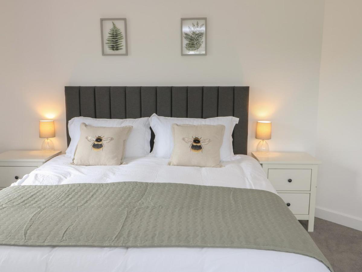 Bay Tree Cottage เคอร์นาวอน ภายนอก รูปภาพ
