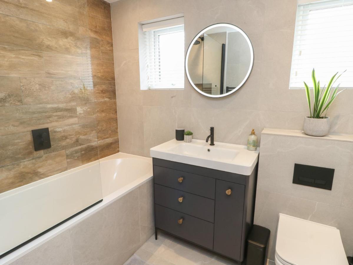 Bay Tree Cottage เคอร์นาวอน ภายนอก รูปภาพ
